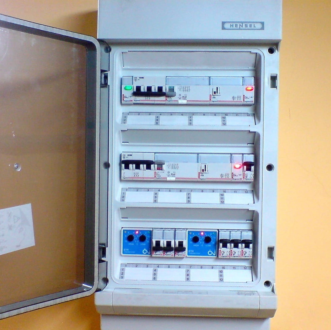 Система управления обогревом кровли смонтирована