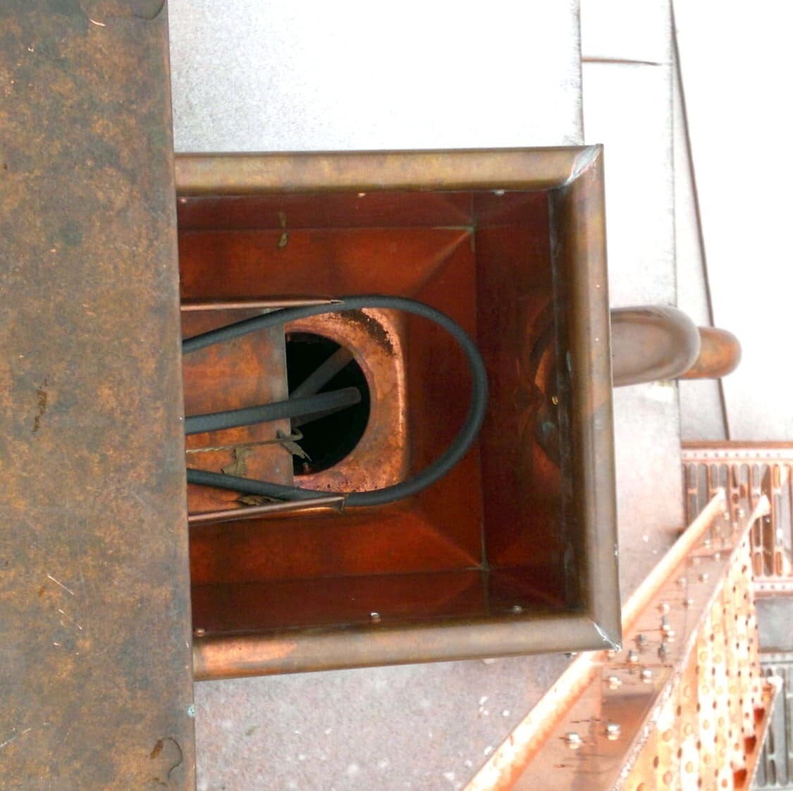 Греющий кабель протянут в водосток, город Реутов