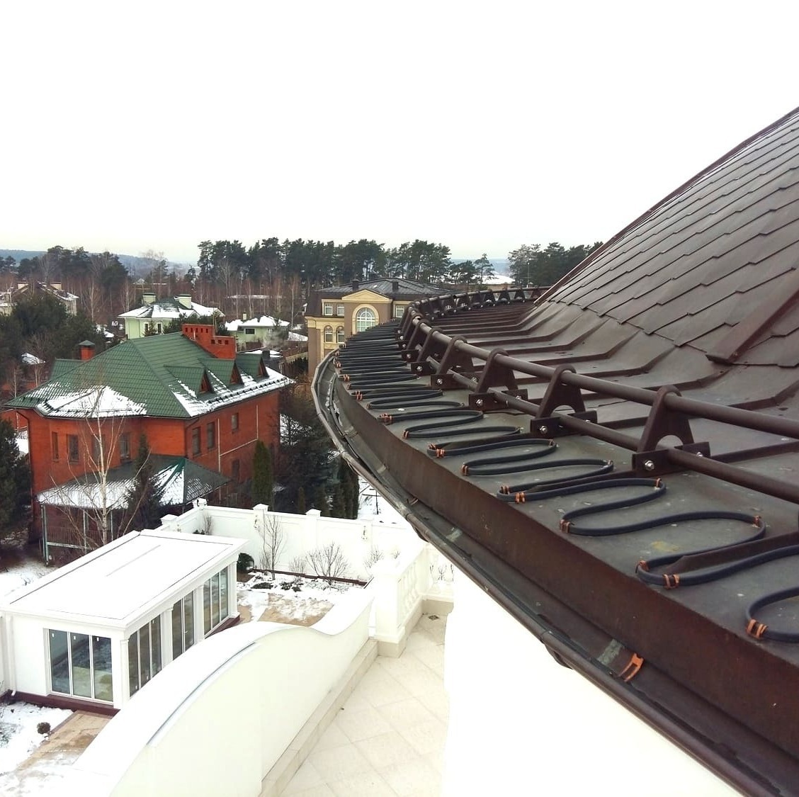 Монтаж обогрева кровли дома в Сергиевом Посаде Московской области выполнен